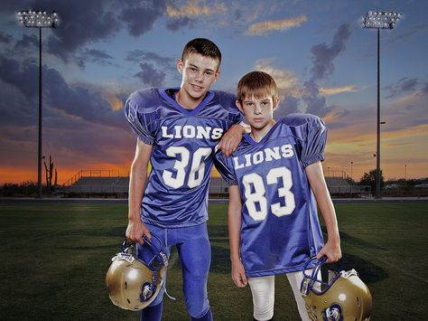 football...great for brothers Cheer Pictures Poses, Football Photoshoot, Football Team Pictures, Sports Poses, Brothers Photo, Football Senior Pictures, Cheer Team Pictures, Brothers Photography, Football Poses