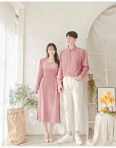 Casual Prenup Outfit, Pink Couple Outfit, Thailand Ootd, Couple Outfits Korean, Prenup Outfit, Couple Ootd, Ootd Couple, Prenuptial Photoshoot, Couple Outfits Matching