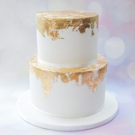 IC10572 Gold Leaf Cake Gold Leaf, Gold Foil Cake, White And Gold Cake, Foil Cake, Farewell Cake, Silver Wedding Cake, Log Cake, Gold Ombre, Tart Dessert