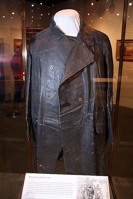 The actual raincoat that General Thomas "Stonewall" Jackson was wearing when he was mistakenly shot by his own men in Chancellorsville, VA. Feta Salsa, Lexington Va, Stonewall Jackson, General Lee, Interesting History, Us History, Military History, World History, Last Chance