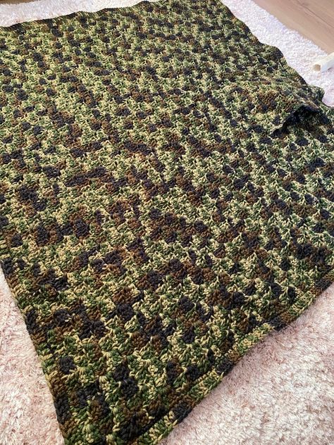 Camo Yarn, Crochet Corner To Corner, Blanket Pattern Crochet, Baby Boy Crochet Blanket, Baby Corner, Camo Baby, Crochet Hot Pads, Baby Boy Blanket, Beautiful Baby Blanket