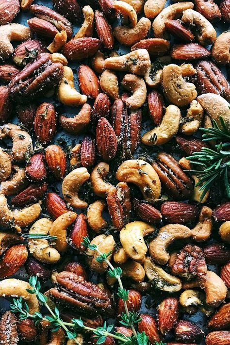 Nut Mix Recipe Healthy, Spiced Mixed Nuts Recipe, Seasoned Nuts Recipe, Rosemary Recipes Vegetarian, Traeger Sides, Rosemary Pesto, Nut Mixes, Bar Nuts, Spiced Nuts Recipe