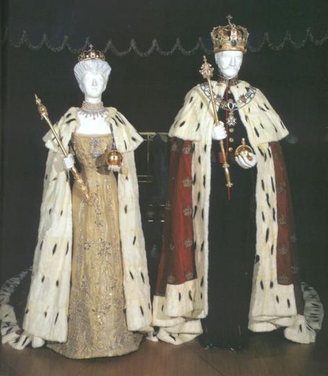 Medieval Clothing Royal, King Outfits Royal, Queen Outfits Royal, King Cape, Royal Cape, Coronation Gown, Coronation Robes, King Dress, Queen Outfits