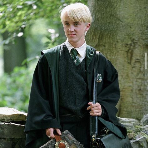 Icon Harry Potter, Draco Malfoy Icon, Drako Malfoy, Draco Malfoy Hot, Soft Filter, Harry Potter Harry, Draco Malfoy Aesthetic, Lucius Malfoy, Tom Felton Draco Malfoy