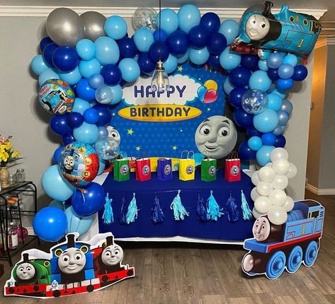 Onyx Moon on Instagram: “🚂 Thomas The Train themed main table setup!! Book this theme or any other theme for your next event! Thank you @_rooox09 for having me !…” Thomas The Train Balloon Garland, Thomas Train Birthday Party Decorations, Thomas The Train Balloon Arch, Thomas Train Birthday Party, Train Birthday Party Decorations, Train Theme Party, Train Birthday Theme, Thomas Train Birthday, Train Party Decorations