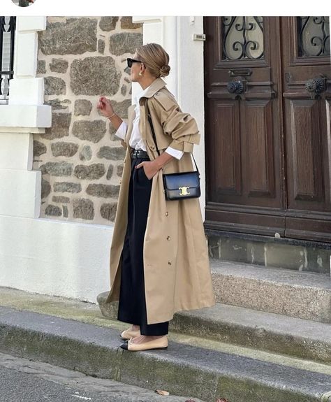 Nude Coat Outfit, Burberry Coat Outfit, Burberry Trench Coat Outfit, Casual Trench Coat Outfit, Trench Coat Outfit Ideas, Trench Coat Outfit Fall, Fall Trench Coat, Coat Outfit Ideas, Artist Hue