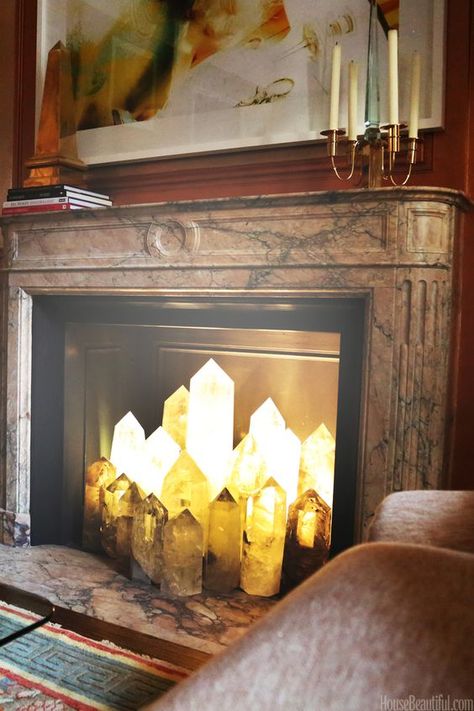 Makes gimme hands! MASSIVE Quartz crystal points in a fireplace backlit with candles -- oooooooo!!! Glamour Decor, Fireplace Logs, The Mantle, Displaying Crystals, Crystals In The Home, Boho Interior, Crystal Decor, Fireplace Decor, A Living Room