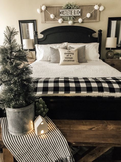 Neutral farmhouse Christmas bedroom with buffalo plaid elements. Winter Bedroom Decor, Black And White Bedroom, Farmhouse Bedroom Decor Ideas, Winter Bedroom, Beautiful Bedroom Decor, Rustic Home Interiors, Christmas Decorations Bedroom, Christmas Bedroom, Farmhouse Bedroom Decor