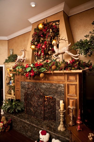 A mantel and fireplace are a great focal point to a family, living or game room. Garlands have long been the go to decorating choice for many decorators. Most green christmas garlands come in 9&#82… Holiday Mantel, Christmas Shows, Christmas Mantle, Have Inspiration, Christmas Fireplace, Christmas Mantels, Holiday Red, Victorian Christmas, Green Christmas