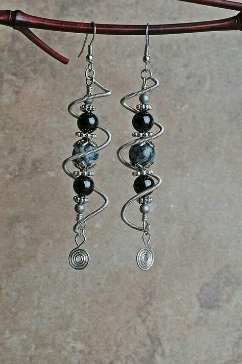 Black Wire Earrings, Beaded Black Earrings, Wire Wrap Earring, Earrings Wire Wrapped, Wire Working Jewelry, Wire Earing Ideas, Wire Beading Ideas, Wire Beads Jewelry, Bead And Wire Earrings