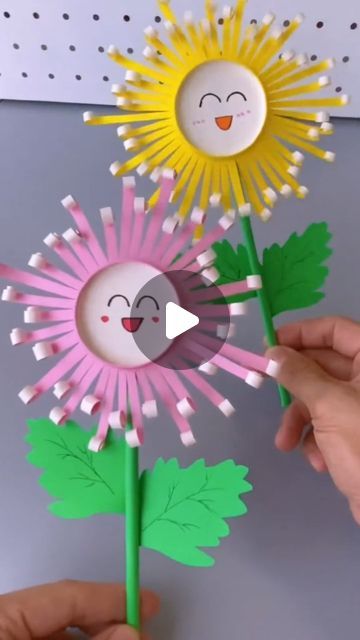 Paper Cup Flower, Flowers With Paper, Paper Cup Crafts, Flower Crafts Kids, Paper Flower Arrangements, Cup Flower, Make Flowers, Paper Flower Decor, Preschool Arts And Crafts