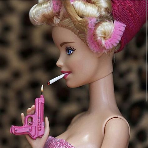 Barbie Mala, Humor Barbie, Barbie Funny, Bad Barbie, Riot Grrrl, Barbie Life, Barbie World, Laura Lee, Barbie Girl