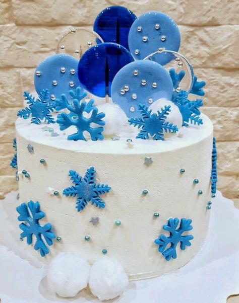 New Year Cake Designs, Christmas Themed Cake, Snowflake Cake, Cake Story, Birthday Cake Decorating Ideas, Christmas Cake Designs, New Year's Cake, Xmas Cake, Christmas Cake Recipes