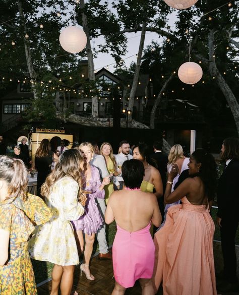 Outside Wedding Party, Real Backyard Wedding, Wedding Guest Photography, Garden Party Wedding Attire, Backyard Wedding Attire, Wedding Guest Photos, Garden Cocktail Party, Colorful Beach Wedding, Garden Formal