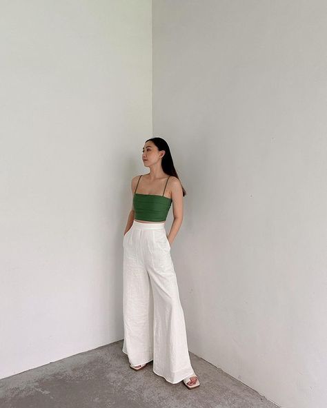 White Palazzo Pants Outfit, Tita Outfit Ideas, Tita Fits, Wardrobe Reset, Bali Outfits, Corduroy Outfit, Palazzo Pants Outfit, White Palazzo Pants, Ootd Idea