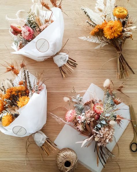 Dried Flower Packaging, Dried Bouquet Ideas, Flower Posies, Teacup Flowers, Dried Flower Bouquets, Bouquet Wrapping, Sweet Gift Ideas, Dried Flower Wreaths, Flower Gift Ideas