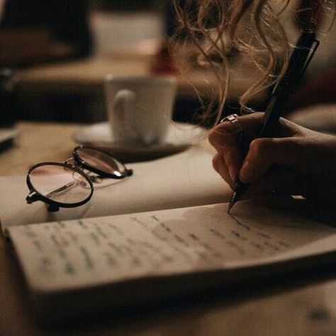 Write your first poem! – Create&Capture Dark Academia Aesthetic, Academia Aesthetic, A Pen, Brown Aesthetic, Foto Inspiration, Hermione Granger, Draco Malfoy, Hermione, Book Photography