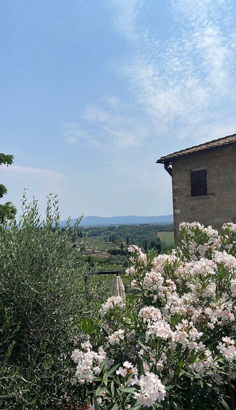 Italy Countryside Aesthetic, Rome Countryside, Tuscany Italy Aesthetic, Tuscany Aesthetic, Italy Countryside, Landscape Aesthetic, Pro Wallpaper, Countryside Landscape, Call Me By Your Name