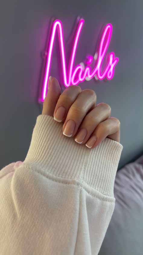 nails ideas, nail idea, french nails, y2k nails, old money vibe, short nails, summer nails, fall nails, autumn nails, nails inspo, nails inspiration Simple Gel Nail Inspo Short, Nail Idea French, Uñas Old Money Aesthetic, Old Money Nails Short, Uñas Old Money, Gelish Nails Colors, Aesthetic Short Nails, Gelish Nail Colours, Short Nails Summer