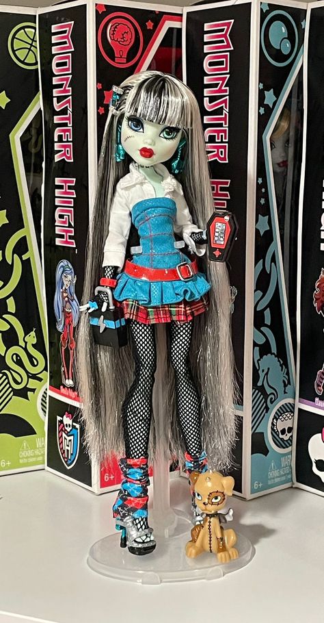 Monster High Dollhouse, Monster High Doll Clothes, Monster High Pictures, Personajes Monster High, Sculpted Doll, Custom Monster High Dolls, Love Monster, Fantasy Art Dolls, Monster High Art