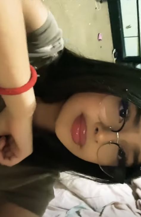 Latina Pfp Cartoon With Glasses, Mexican Girls 14-15, Copy N Paste Latina Makeup Tutorial, Pretty Mexican Girls With Braces, Pretty Mexicans, Latina Glasses, Latina With Glasses, Emo Latina, Latina Girl Pfp