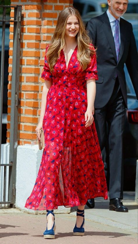 Princess Leonor Of Spain Outfits, Leonor Princess Of Asturias Outfits, Queen Letizia Fashion, Princess Of Spain Outfit, Princess Leonor Dress, Princess Leonor Outfits, Princess Leonor Of Spain, Leonor Princess, Leonor Princess Of Asturias