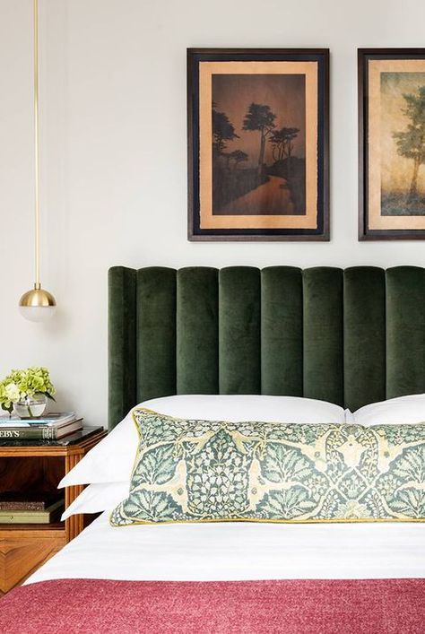 bedroom idea Green Velvet Headboard, Green Headboard, Bedroom Decorating Tips, Stylish Bedroom Design, Velvet Headboard, Modern Bedroom Decor, Design Hotel, Interior Modern, Bedroom Headboard