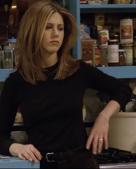 season 3 episode 20 Why hasn’t he called Rachel? Why? Why? I don’t understand. Why? He said he’ll call. Why? Why?! Chandler, I’m... Rachel Green Hair, Rachel Haircut, Rachel Hair, Jennifer Aniston Hair, 90s Hairstyles, Haircuts Straight Hair, 짧은 머리, Rachel Green, 가을 패션