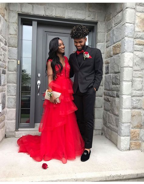 Follow me @Cleopatra4563💗 Red And Black Hoco Couples, Prom Couples Red, Red And Black Prom Couples, Black And Red Prom Suits, Black And Red Tux, Red Prom Couple, Hippie Prom Dress, Cheap Red Prom Dresses, Red Prom Suit