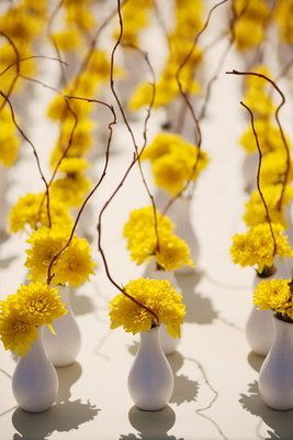 Flower Centerpieces Wedding, Yellow Wedding, Wedding Flower Arrangements, Decorative Elements, Inspiration Boards, Cheap Wedding, Mellow Yellow, Minimalist Wedding, Reception Decorations