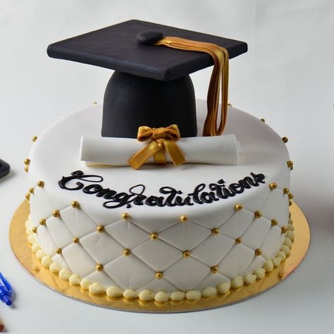 20 Graduation Cake Ideas Simple Graduation Cakes, Moist Lemon Pound Cake, Graduation Cake Ideas, Graduation Cake Designs, Easy Baked Ziti, Ham Breakfast, Graduation Cupcakes, Chili Recipe Easy, Spiderman Cake