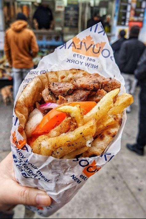 Greek Gyros, Gyro Recipe, Best Food Trucks, Food Catering, New York Food, Exotic Food, Greek Food, Food Is Fuel, Food Trucks