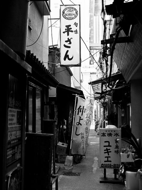 Cityscape Drawing, City Streets Photography, Black And White City, Japan Photography, Japan Aesthetic, Aesthetic Japan, Gothic Aesthetic, Bnw Photography, Japanese Aesthetic