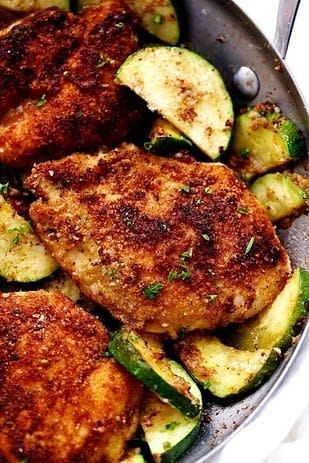 16 Low-Carb Dinners That Aren't Boring Crispy Parmesan Garlic Chicken, Parmesan Garlic Chicken, Chicken With Zucchini, Chicken And Zucchini, Chicken Zucchini, Low Carb Diets, Romantic Dinner Recipes, Low Carb Dinner Recipes, Low Carb Dinner