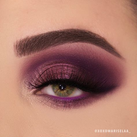 Wine Color Eyeshadow Looks, Wine Eyeshadow Look, Plum Wedding Makeup, Black And Red Smokey Eye, Wine Makeup Look, Moody Wedding Makeup, Matte Eyeshadow Looks, Wine Makeup, Heart Eyeshadow