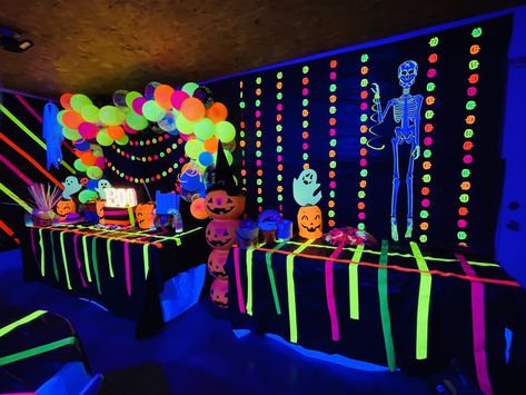 Halloween Dance Theme Ideas, Glow In The Dark Halloween Birthday Party, Halloween Party Ideas Glow In The Dark, Halloween Party Black Light, 80s Themed Halloween Party, Black Light Glow Party Ideas, 80s Halloween Party Decorations, Halloween Party Glow In The Dark, Black Light Party Decorations