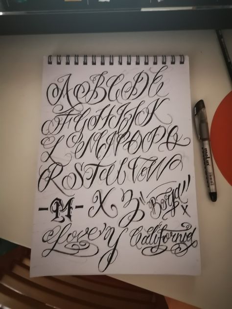 Chicano Cursive Lettering, Chicano Tattoos Lettering, Fancy Cursive Fonts, Graffiti Alphabet Styles, Tattoo Lettering Alphabet, Tattoo Script Fonts, Tattoo Fonts Alphabet, Arte Do Hip Hop, Alphabet Lettering