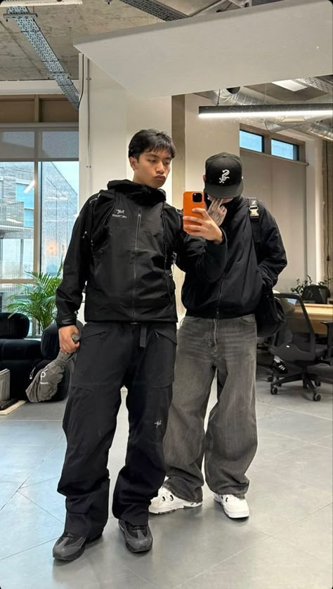 Fall 2023 Outfits Men, Black Arcteryx Outfit, All Black Gorpcore, Arcteryx Outfit Men, Gortex Style, Goretex Outfit, Airmax 95 Outfit, Outfit Full Black, Gorpcore Men