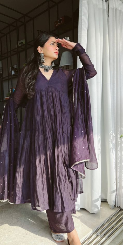 Winter fashion is all about a darker colour pallete and some subtle bling. This one’s both. Churi Sleeves, Kurta Casual, Chanderi Anarkali, Indian Women Fashion, Designer Kurti Patterns, Desi Fashion Casual, Cotton Kurti Designs, Casual Outfit Inspiration, Anarkali Kurta