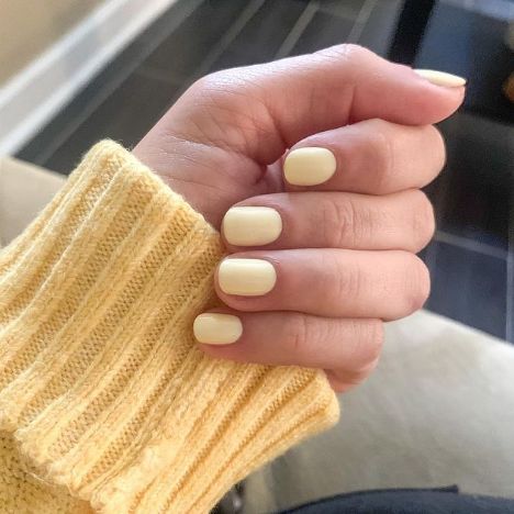 Prefer something a bit more muted for your back-to-school manicure? Go for a creamy, soft yellow polish and short nails—it's a classic (but super pretty) pairing. Nail Ideas School, Simple School Nails, Short Nails Yellow, Nail Inspo Yellow, School Nails Short, Simple Back To School Nails, Back To School Nails Short, School Nail Ideas, Back To School Nail Ideas