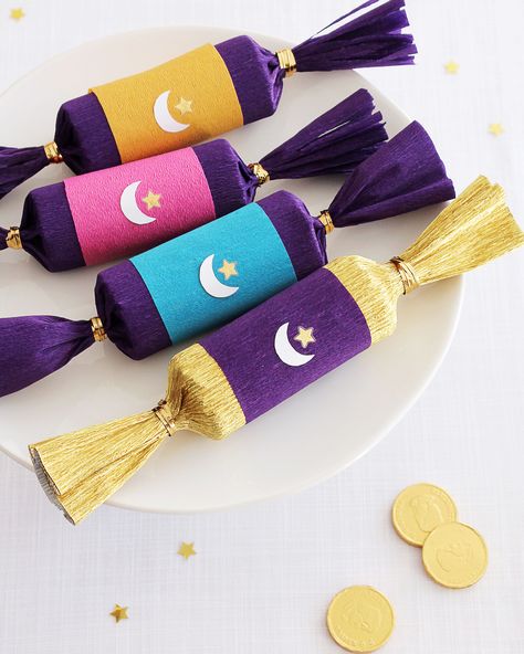 Want a sweet ending to your Eid al-Fitr feast? Children and adults alike will love breaking open these festive paper crackers -- each one is filled with tiny treats including candy coins, date balls, and nougat. Afterschool Crafts, Paper Crackers, Ramzan Eid, Eid Activities, Eid Fitr, Decoraciones Ramadan, Eid Hampers, Islamic Photo, Ramadan 2022