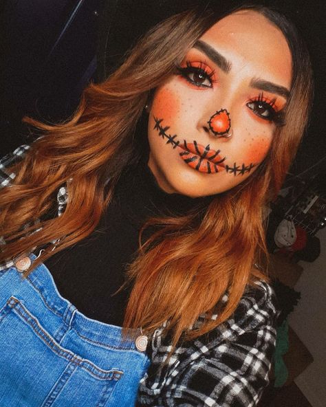 #scarecrow #halloween #halloweenmakeup #costume Scare Crow Makeup Women, Last Minute Scarecrow Costume, Scarecrow Girl Costume, Couple Scarecrow Costume, Scarecrow Makeup Women, Pretty Scarecrow Makeup, Scar Crow Costume, Sam Halloween Makeup, Scarecrow Outfit Woman