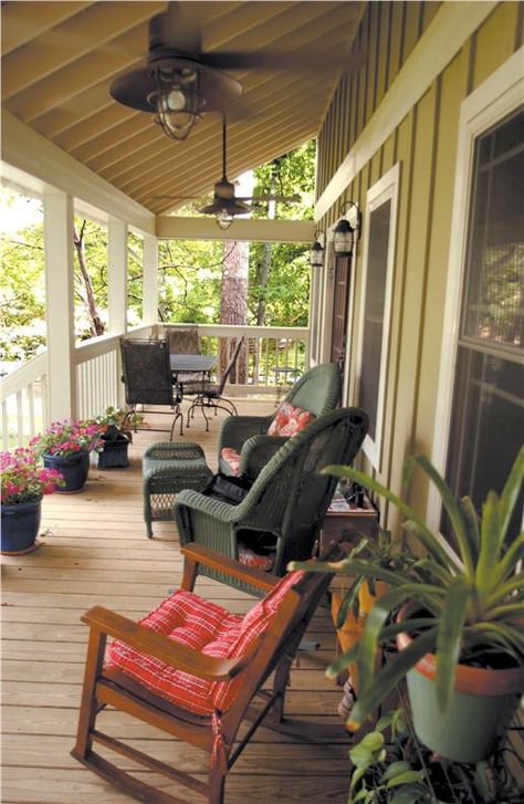 Covered porch  in summer - easy living! Farmhouse Porch Flowers, Small Covered Porch, Noah Calhoun, Front Veranda, Cozy Front Porch, Dream Porch, Colorful Cushions, Big Porch, Entry Porch