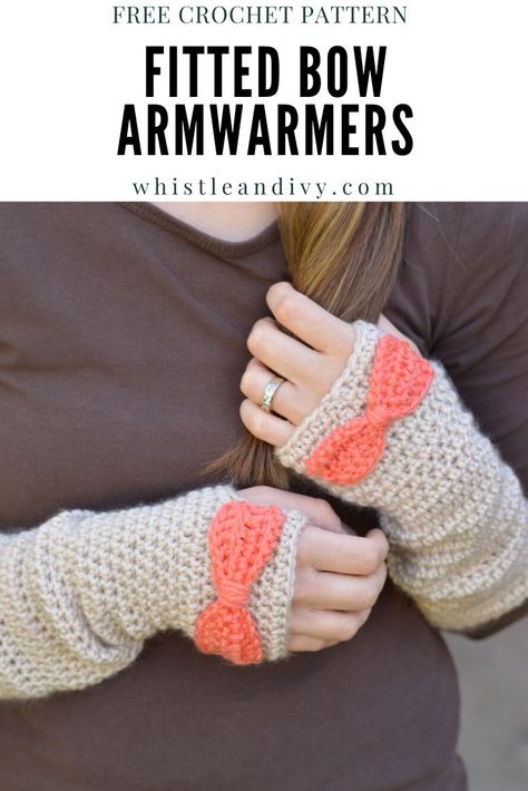 Crochet Arm Warmers Free Pattern, Crochet Holiday Gifts, Crochet Gloves Free Pattern, Crochet Fingerless Gloves Free Pattern, Crochet Tree Skirt, Crochet Arm Warmers, Bow Crochet, Crochet Mitts, Crochet Hand Warmers