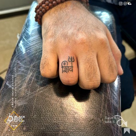 Shiv tattoo on Finger🔥❤️ Shiv Tattoo Design, Shiv Tattoos, Mahadev Mantra, Bholenath Tattoo, Tattoo On Finger, Mantra Tattoo, Finger Tattoo Designs, Shiva Tattoo, Body Tattoo