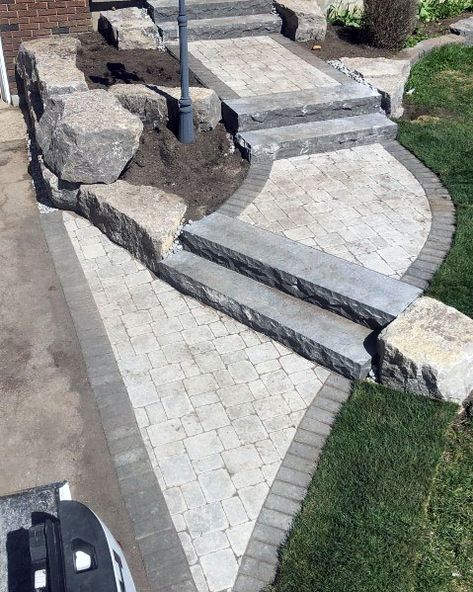 Paver Walkway Ideas, Sloped Front Yard, Front Walkway Landscaping, Front Yard Walkway, Front Porch Steps, Walkway Landscaping, Patio Pavers Design, Walkway Design, Patio Steps