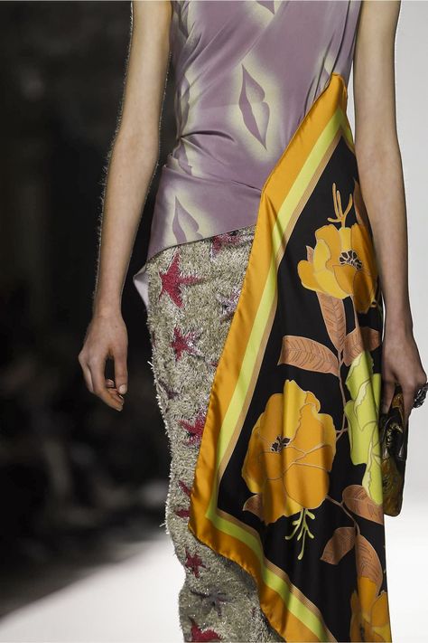 Dries Van Noten Ready To Wear Spring Summer 2018 Paris Dries Van Noten Dress, To Wear, Fashion Illustration Sketches, Eclectic Fashion, Ready To Wear Collection, Mood Board Fashion, Live Fashion, Textiles Fashion, Dries Van Noten