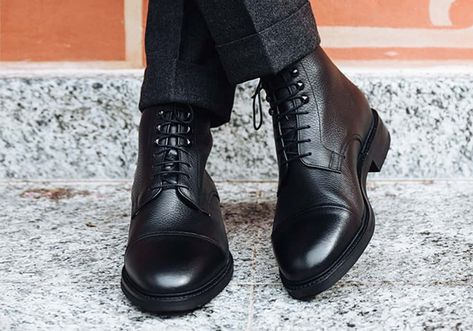 Derby Boots Men Outfit, Mens Formal Boots, Derby Boots, Black Blazer Men, Wedding Shoes Boots, Polo Boots, Boots Men Outfit, Style Gentleman, Clarks Desert Boot