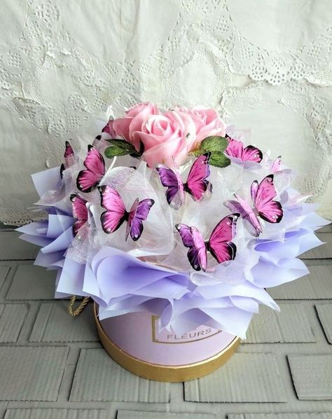 Ribbon Rose Bouquets, Butterfly Bouquet, Balloon Bouquet Diy, Baby Shower Wreath, Diy Bouquet Wrap, Bouquet Box, Luxury Flower Bouquets, Creative Gift Wraps, Diy Gift Set