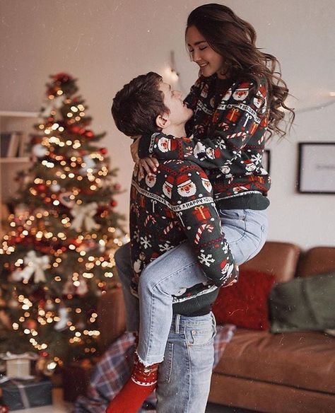 So cute, right?❤️ Good night! by @mezenova @istosha - - - #cozyhome #ootdgoals #travelgoals #ootdfashion #cutecouples #cute… Cute Christmas Couple Outfits, Couple Christmas Pictures Ideas, Christmas Outfit Ideas For Couples, Xmas Couple Photos, Christmas Couple Photos, Christmas Couple Pictures, Xmas Photos, Christmas Shoot, Christmas Photography